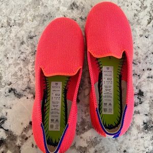 Rothy kids loafer flamingo
